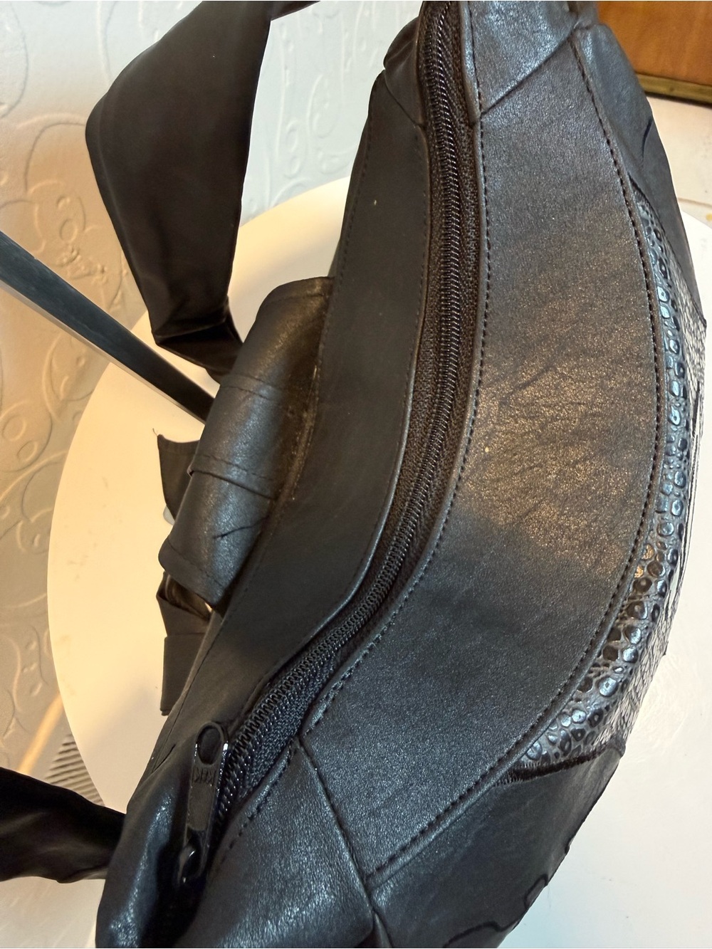 Vintage Women's Hobo Shoulder Bag - Picture 9 of 12